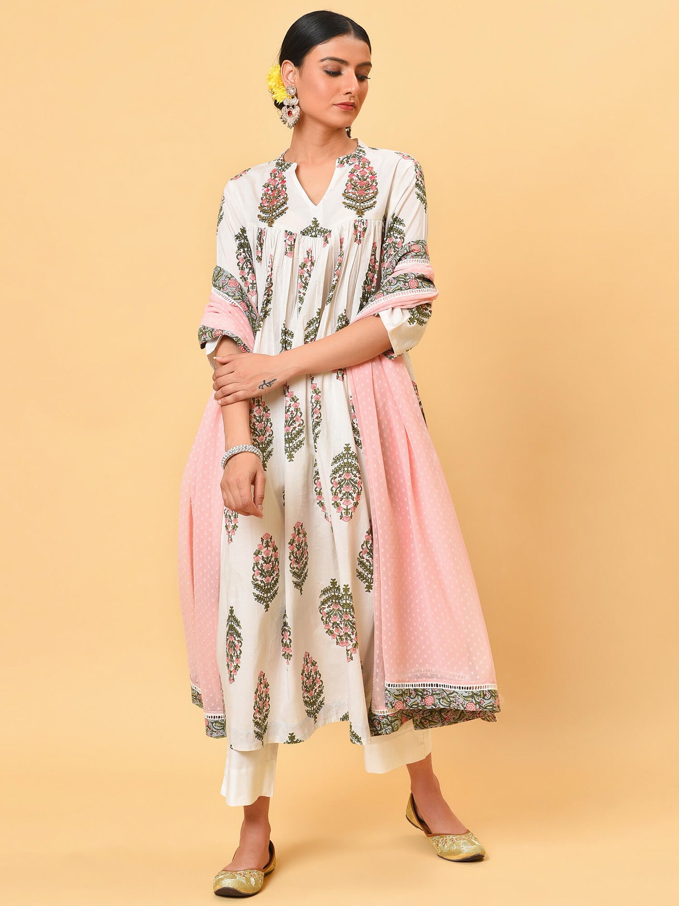 Lets surf the year with the white printed kurta pant and georgette dupatta