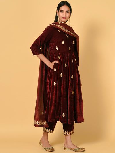 Celebrate in the Maroon Kurta Pant and Dupatta set