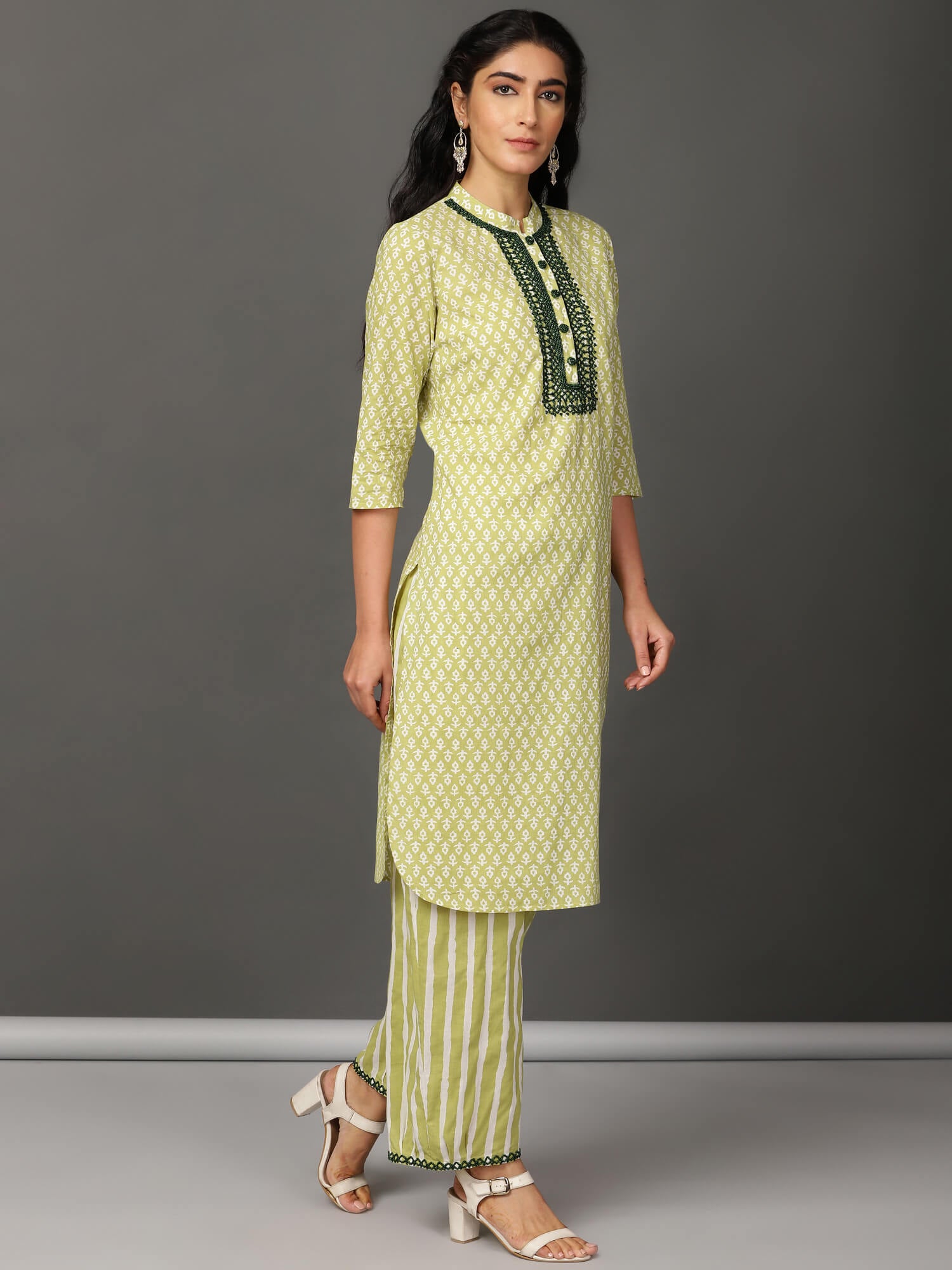 Green & White Kurta & Pants Set
