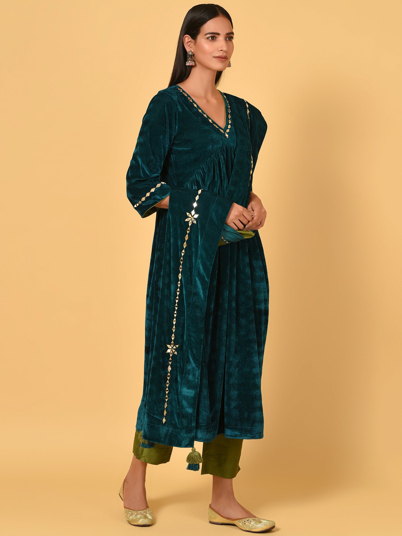 Ceramic Blue velvet Kurta Pant and Dupatta set