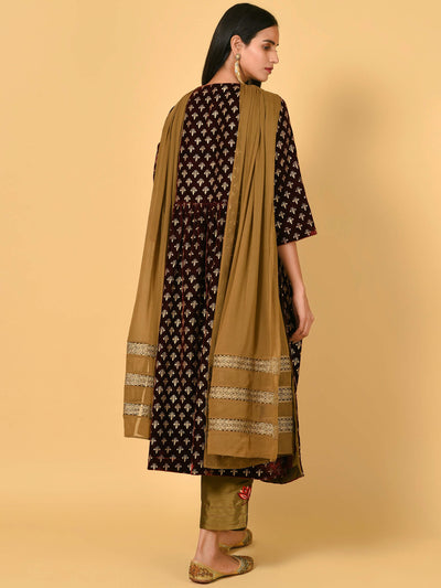 Spotlight in the Maroon and Gold Kurta Pant and Dupatta set