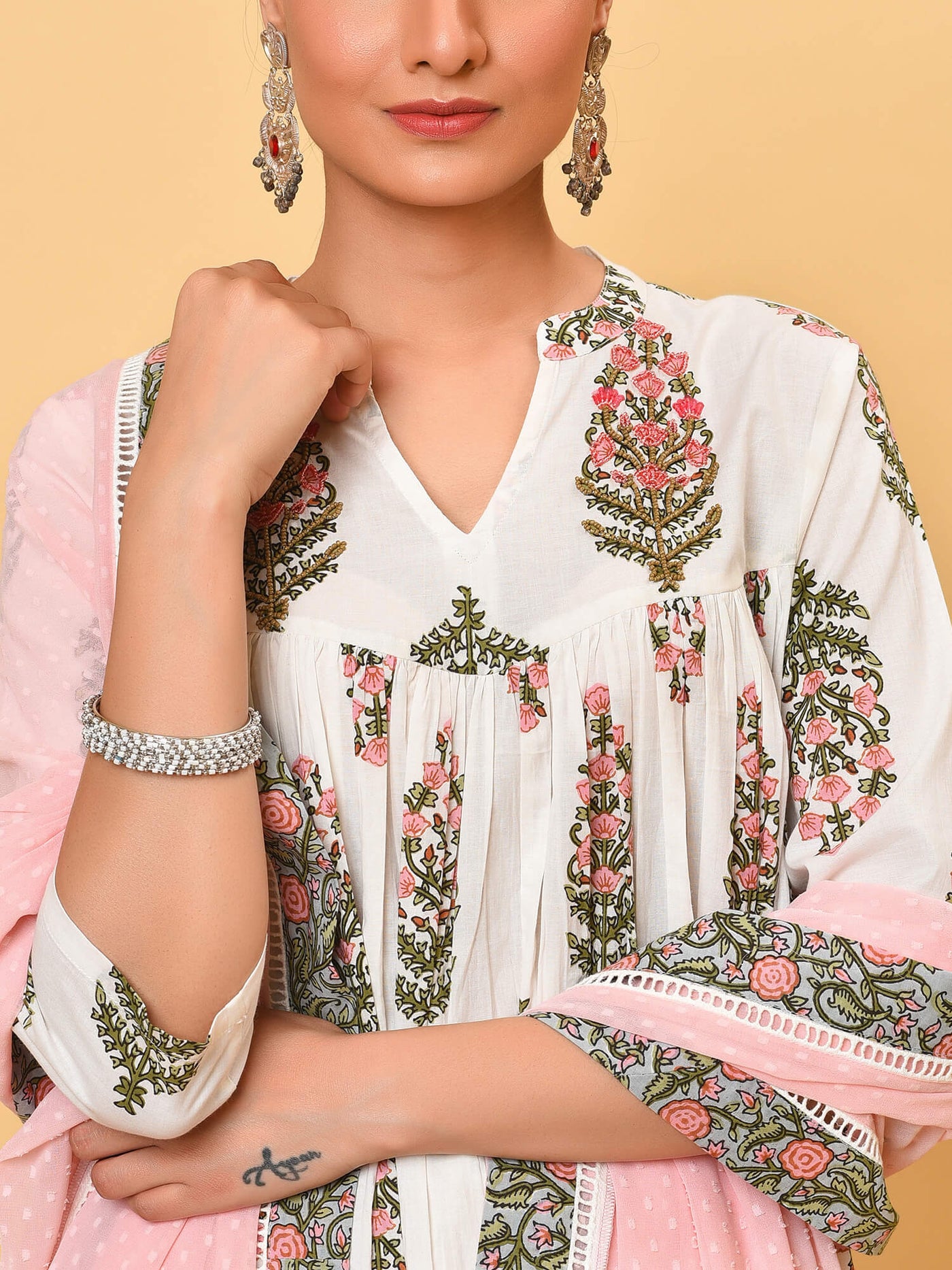 Lets surf the year with the white printed kurta pant and georgette dupatta