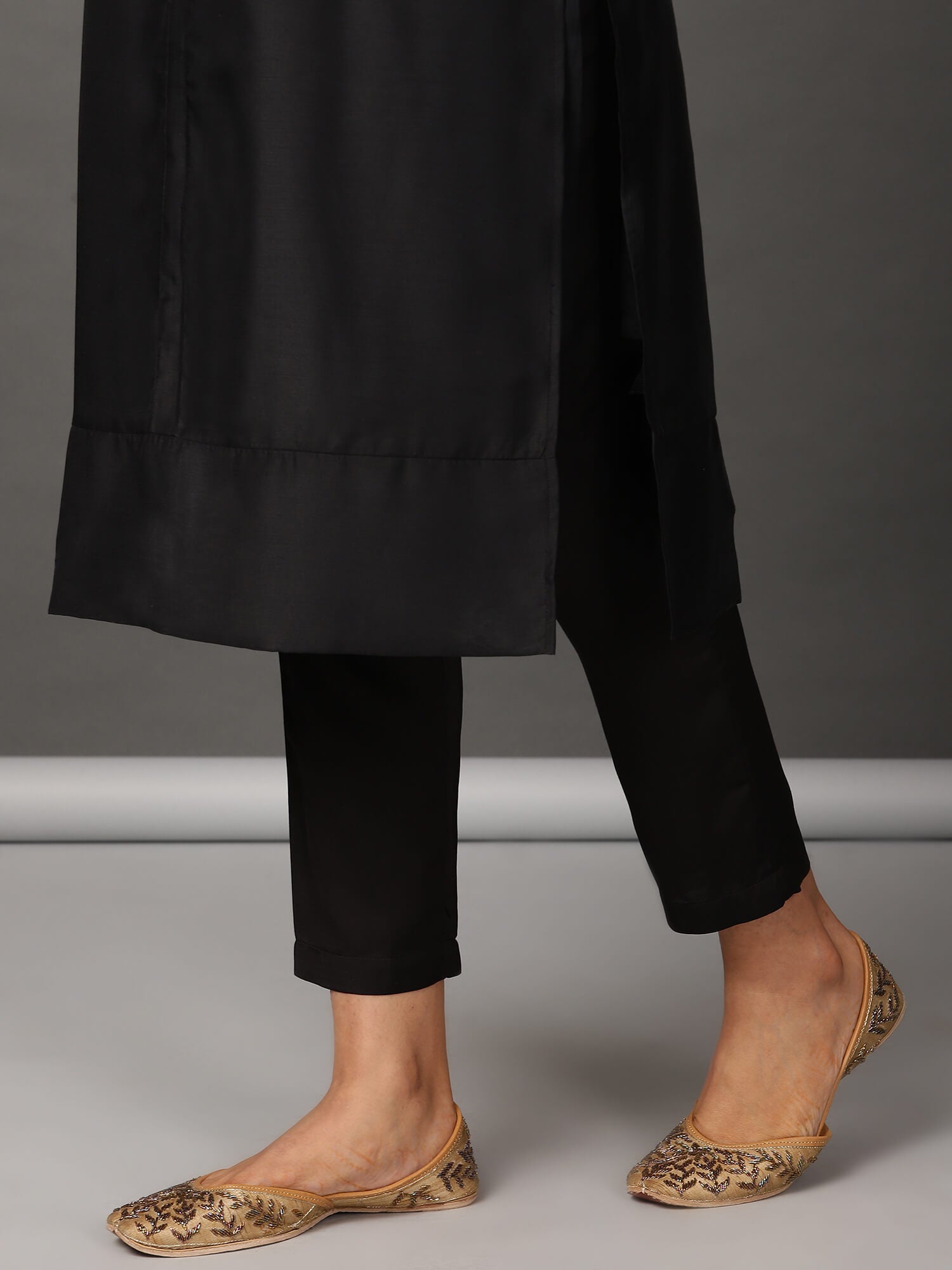 Chanderi Embroidered Kurta & Pant Set