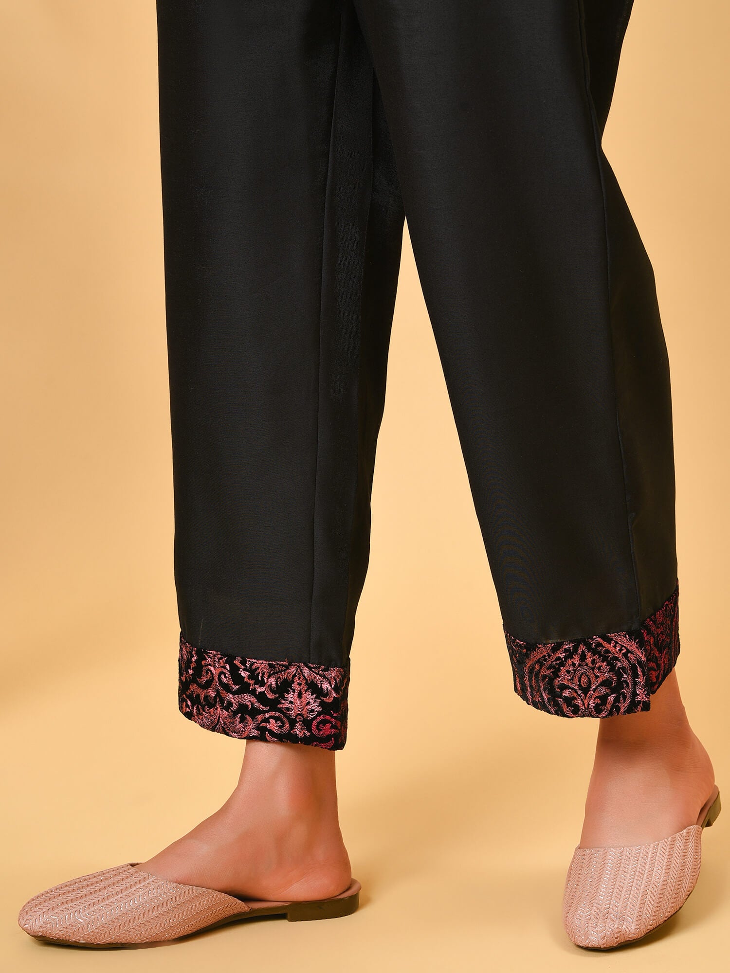 Maroon Shibori chanderi kurta and pant with dupatta